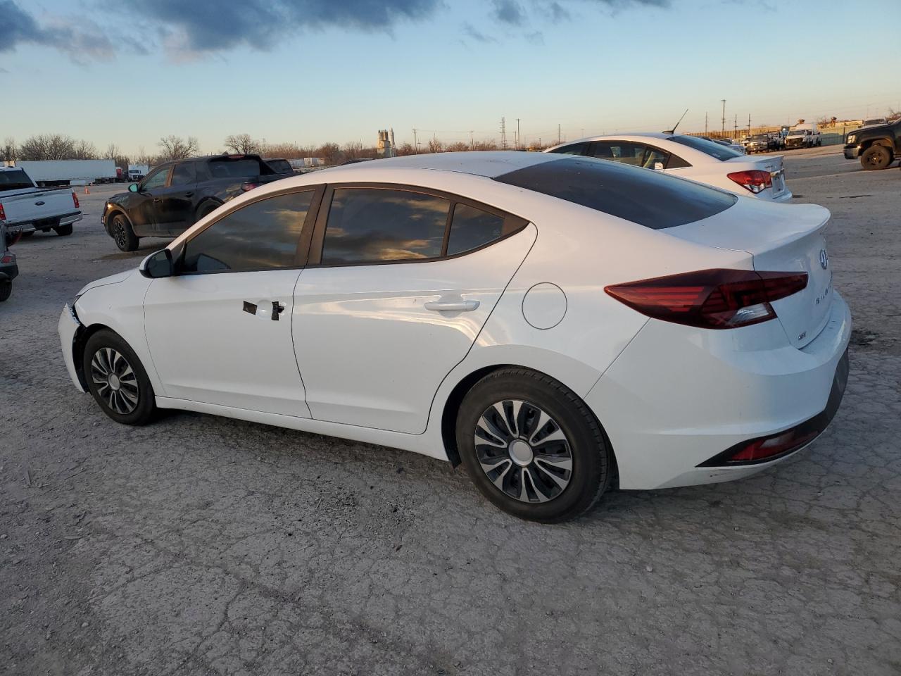 2019 Hyundai Elantra - Image 2