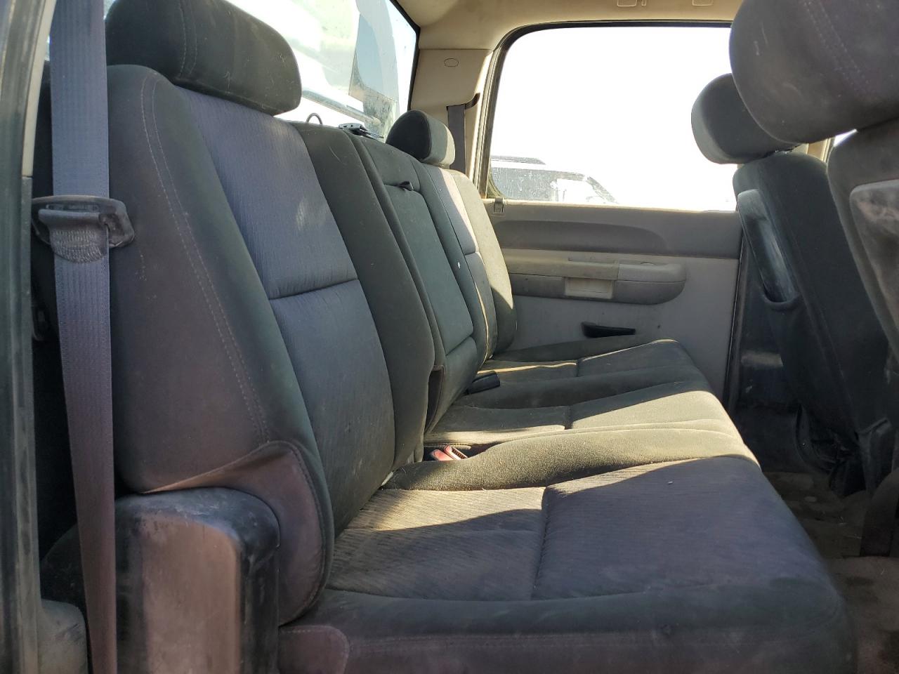 2011 Chevrolet Silverado - Image 10