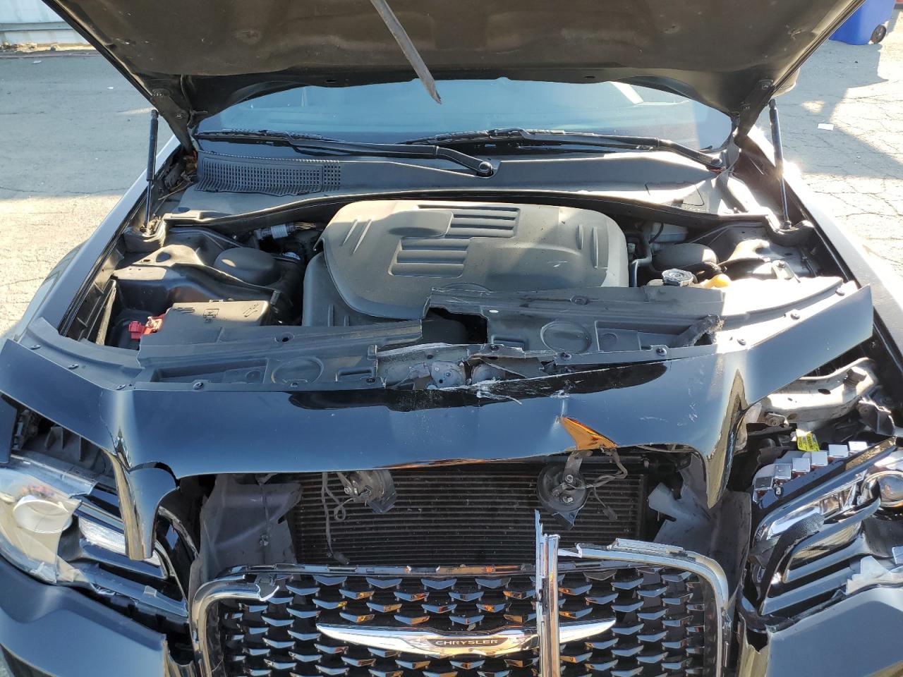 2015 Chrysler 300 - Image 13