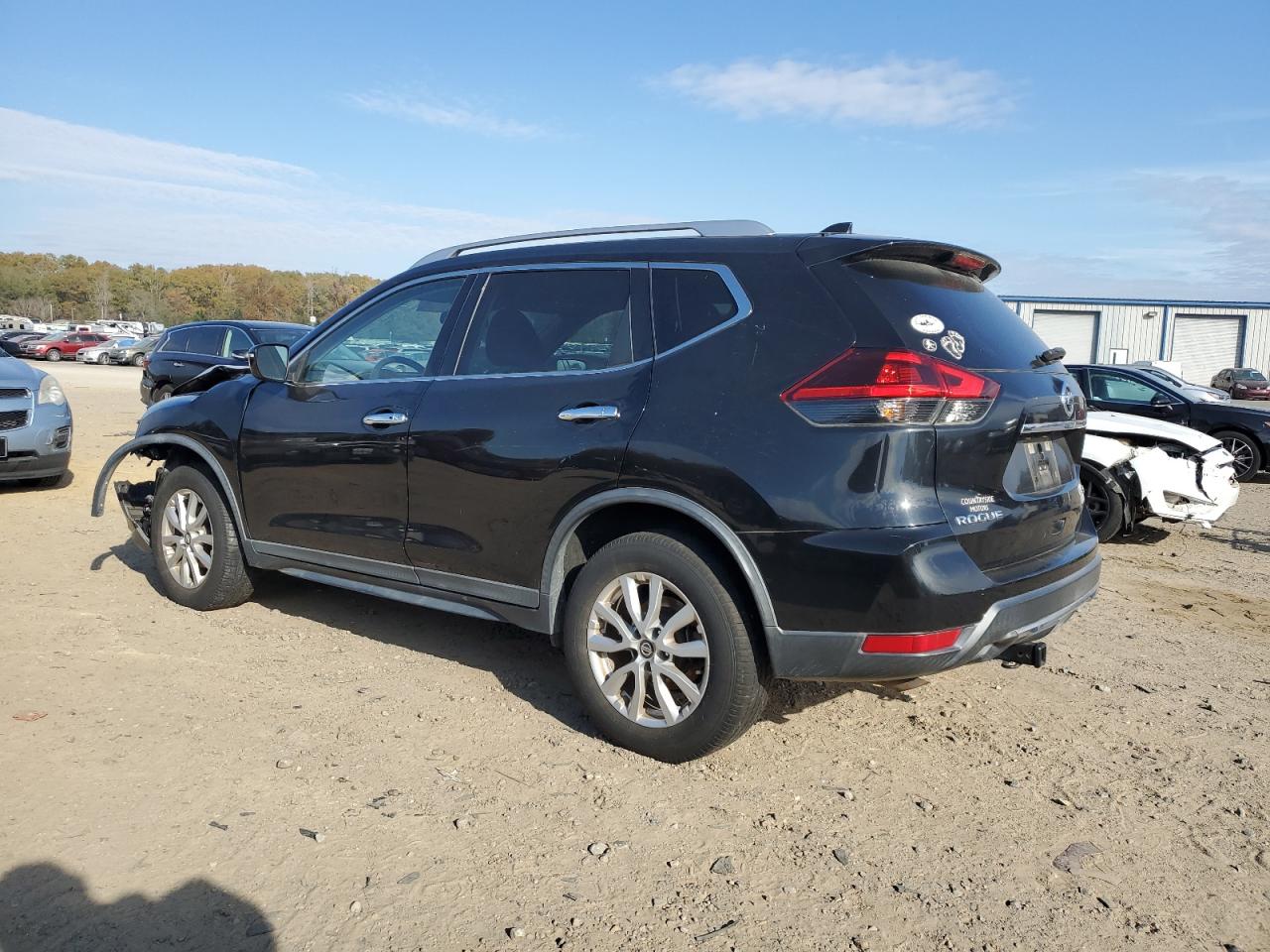 2018 Nissan Rogue - Image 2
