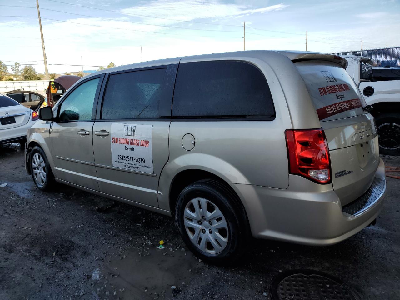 2014 Dodge Caravan - Image 2