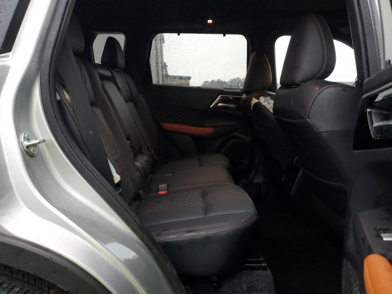 2024 Mitsubishi Outlander - Image 11