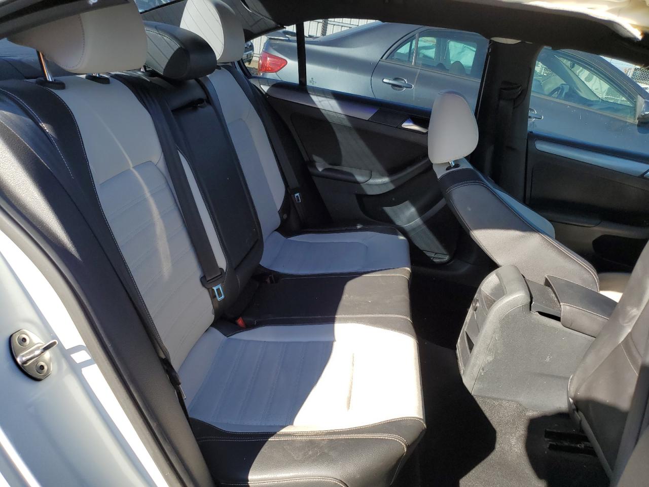 2016 Volkswagen Jetta - Image 10