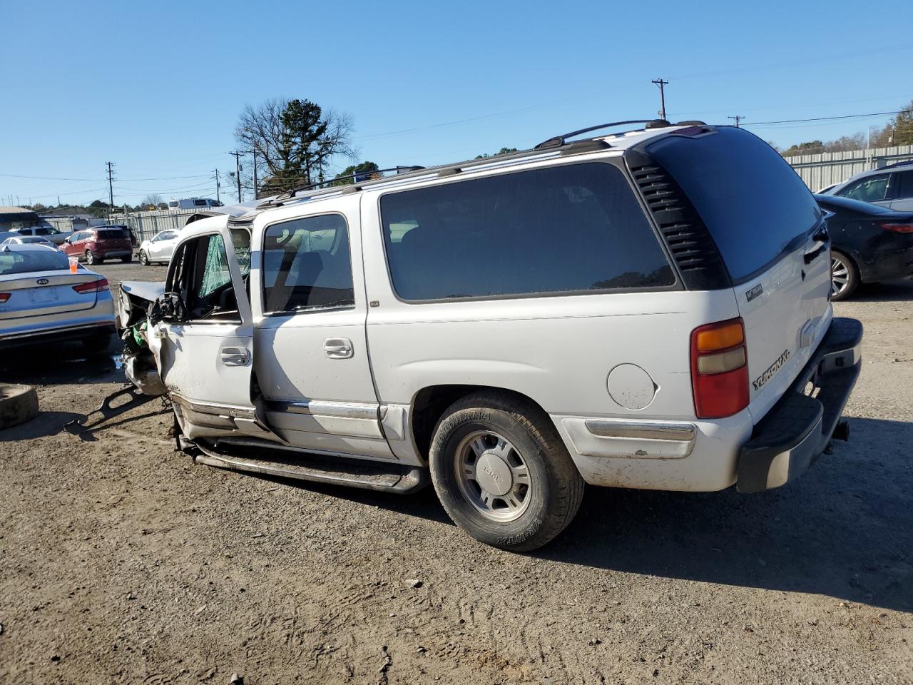 2002 GMC Yukon - Image 2