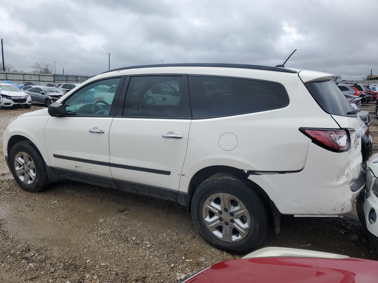 VIN 1GNKRFKDXFJ241043 2015 CHEVROLET TRAVERSE no.2