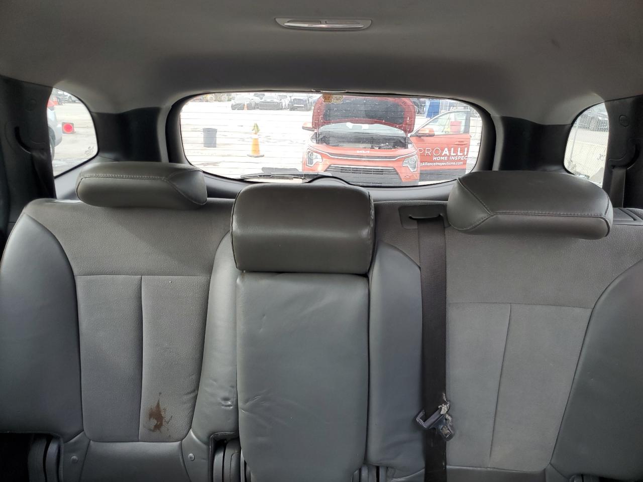 2012 Hyundai Santa Fe - Image 10