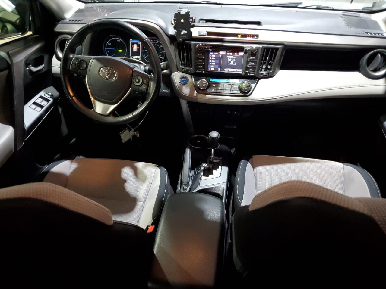 2018 Toyota RAV 4 - Image 8