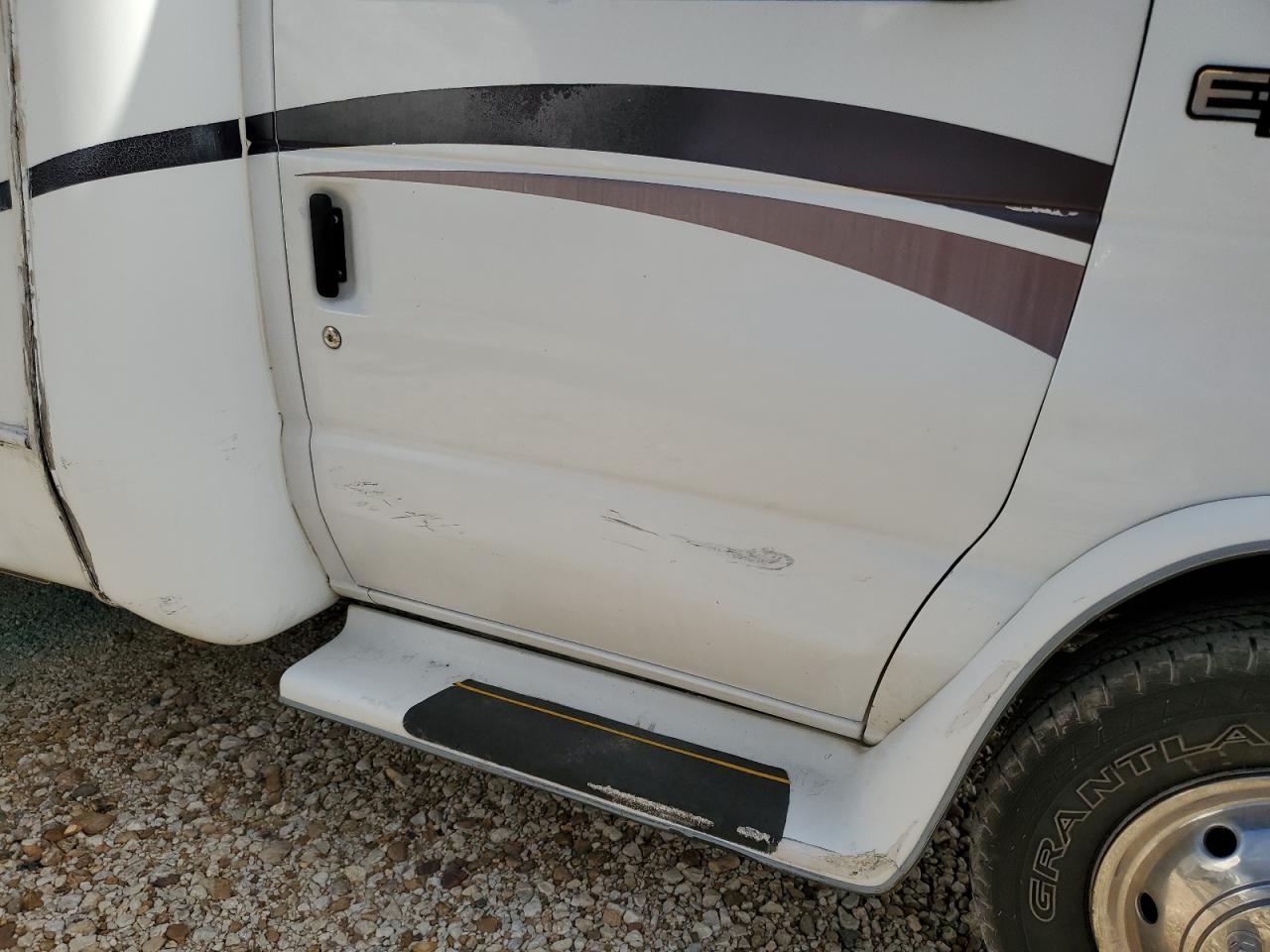 2001 Ford Econoline E350 Super Duty Cutaway Van VIN: 1FDWE35S41HA46856 Lot: 86447964