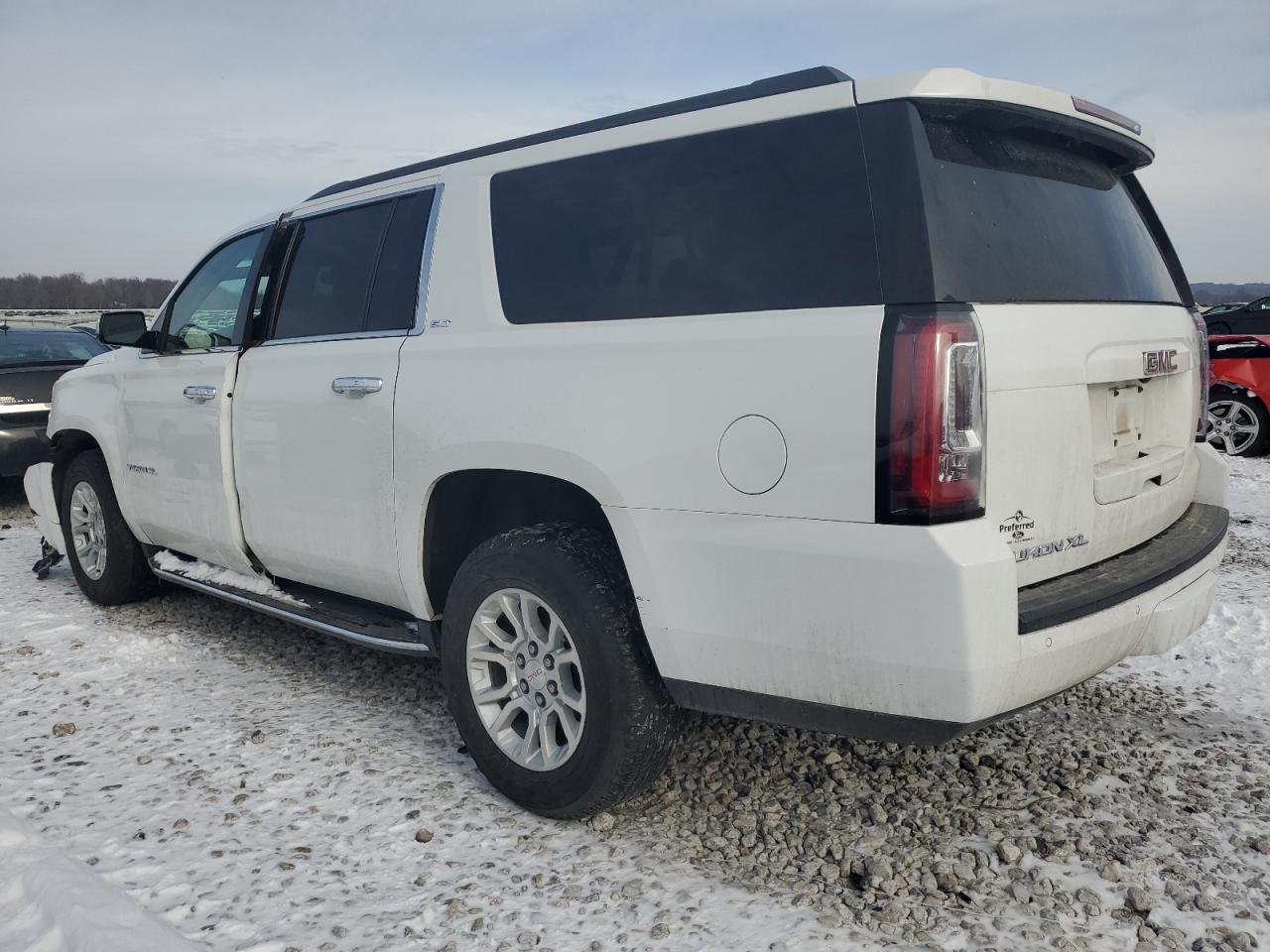 2017 GMC Yukon - Image 2