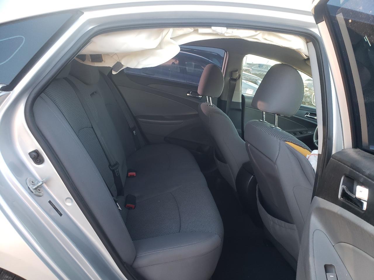 2013 Hyundai Sonata - Image 11