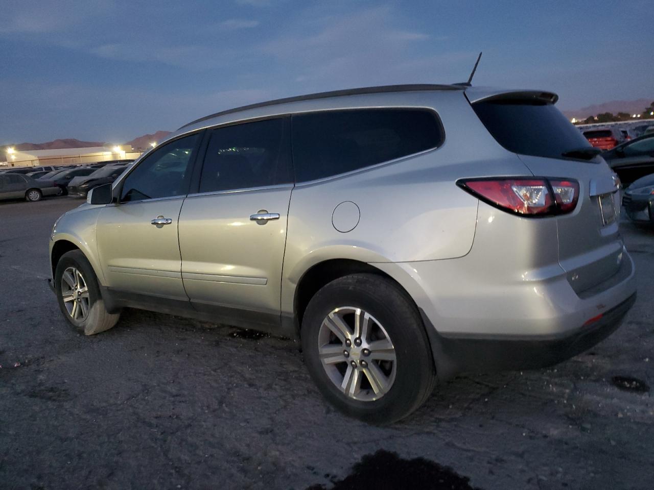 VIN 1GNKRGKD9GJ134279 2016 CHEVROLET TRAVERSE no.2