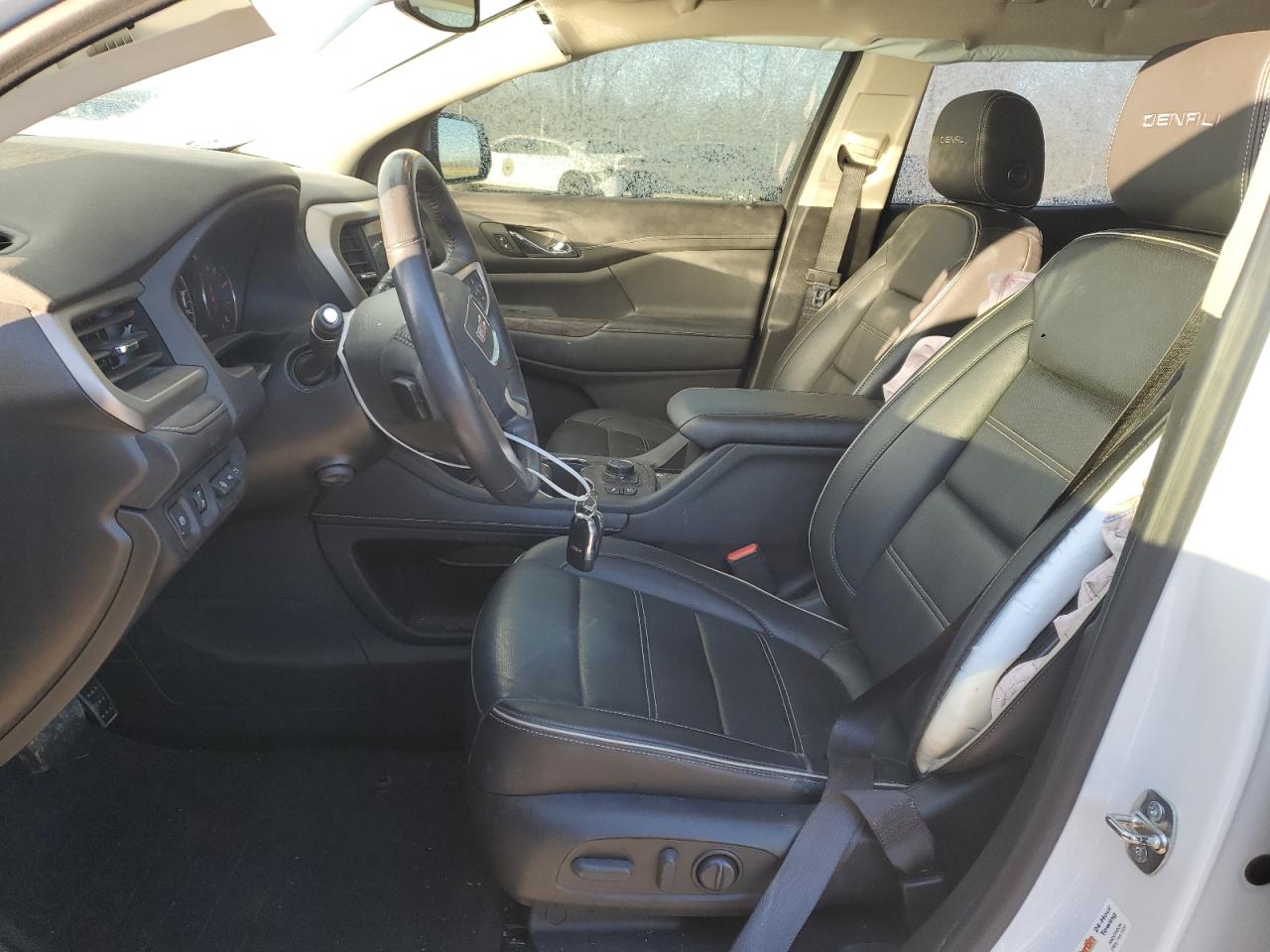 2022 GMC Acadia - Image 7