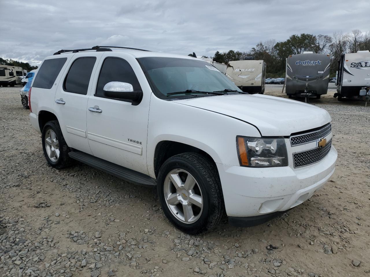 VIN 1GNSCBE00DR281374 2013 CHEVROLET TAHOE no.4