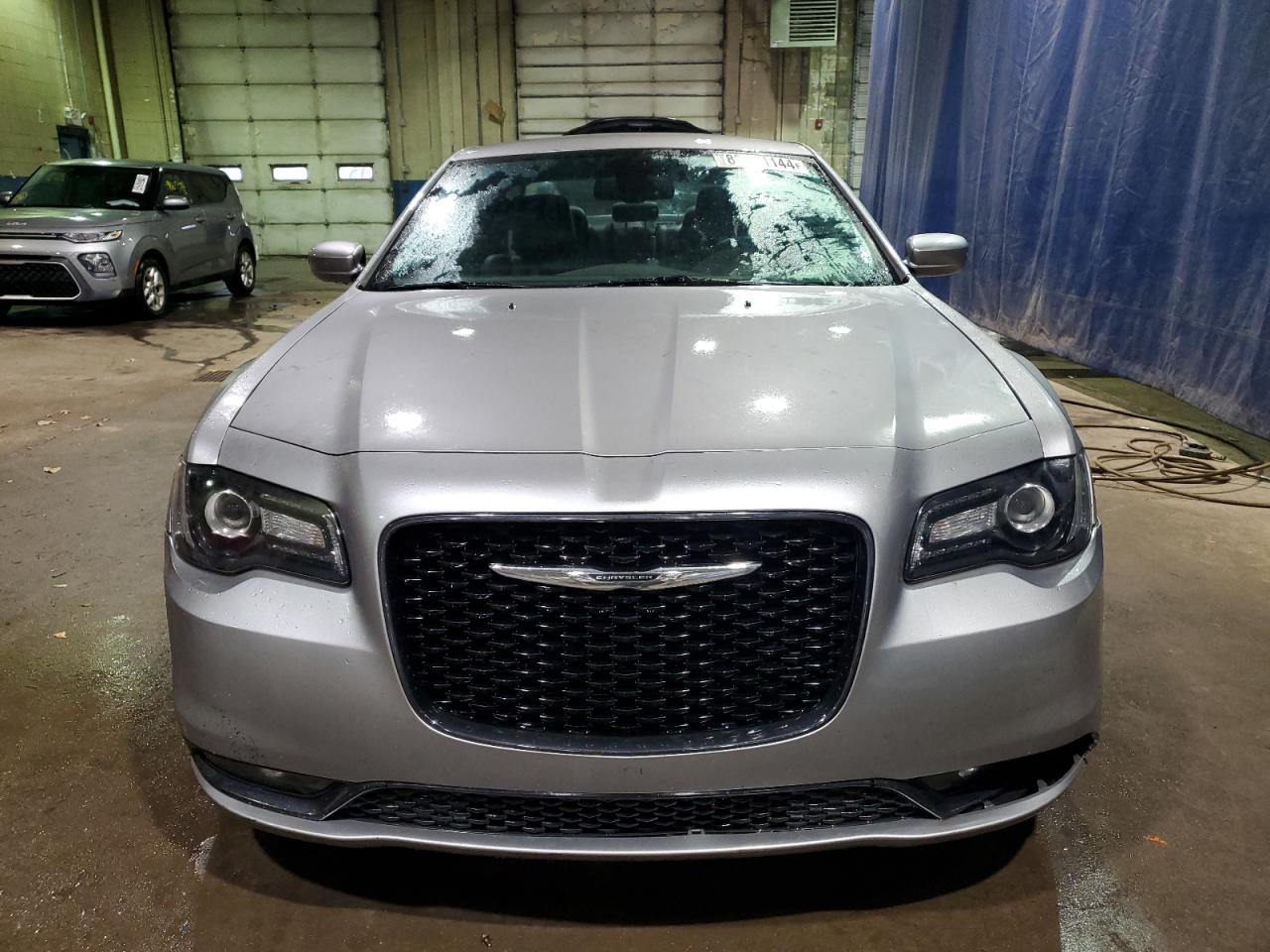 2015 Chrysler 300 - Image 5