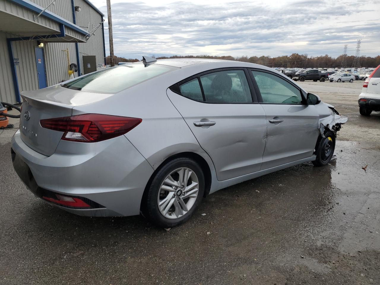 2020 Hyundai Elantra - Image 3