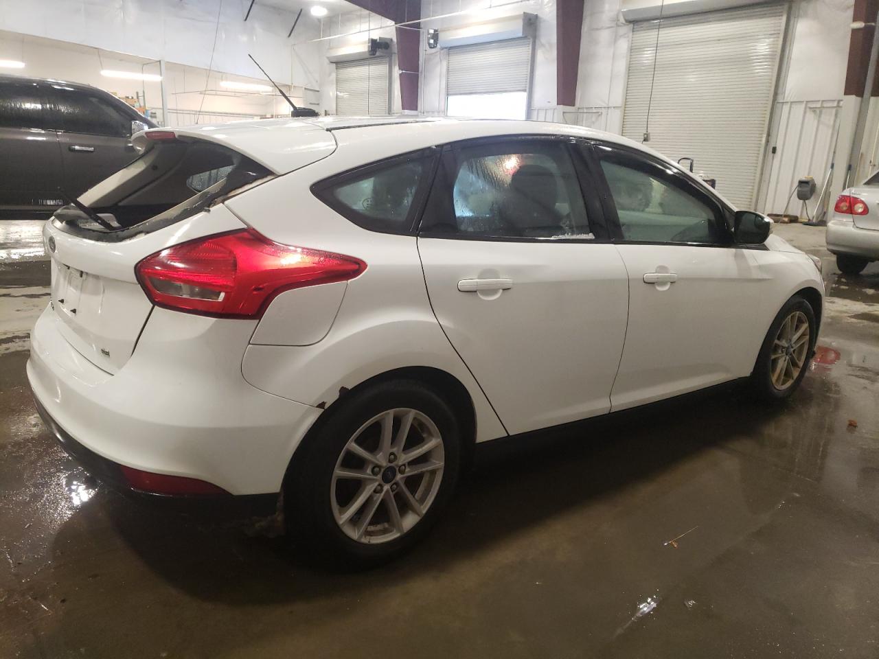 VIN 1FADP3K27HL348097 2017 FORD FOCUS no.3