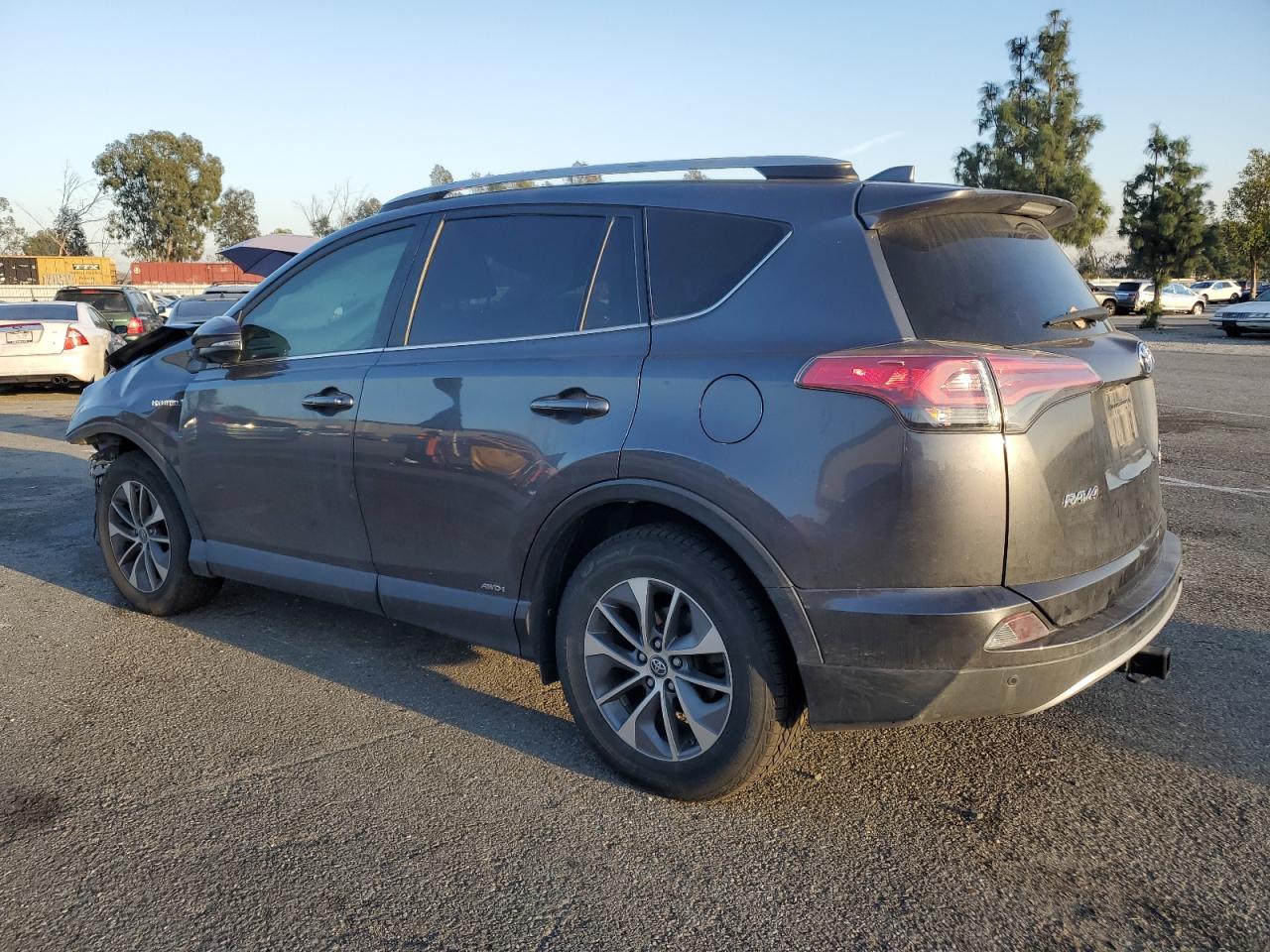 2018 Toyota RAV 4 - Image 2