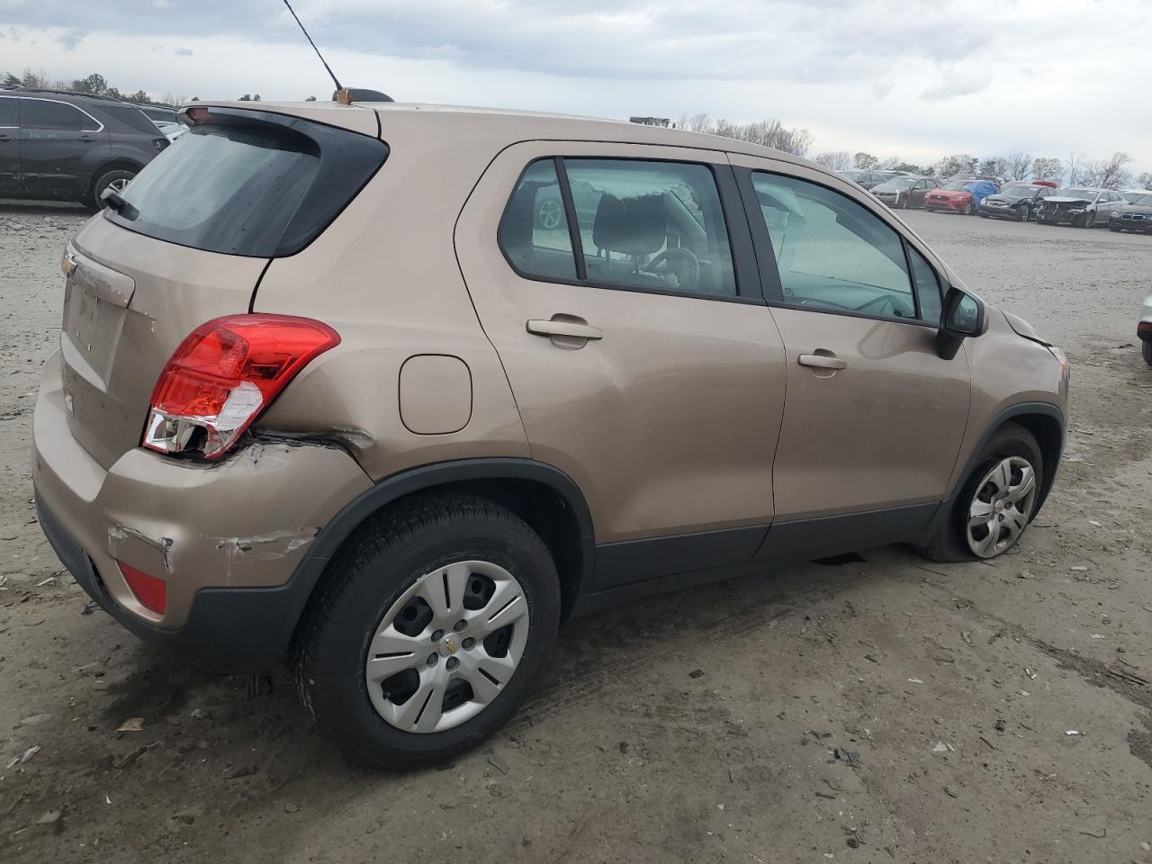 VIN 3GNCJKSB9JL197332 2018 CHEVROLET TRAX no.3