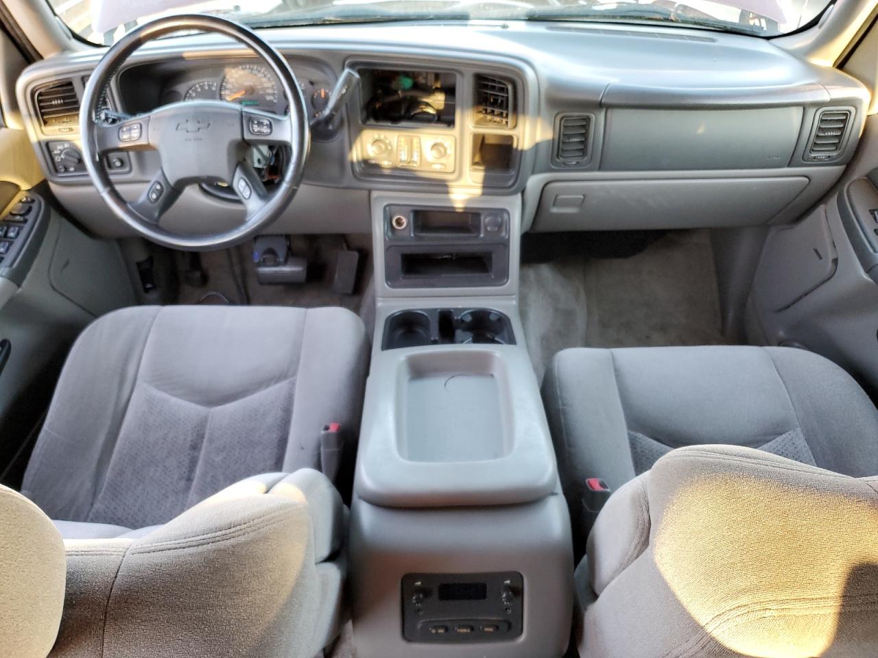 2003 Chevrolet Suburban - Image 8