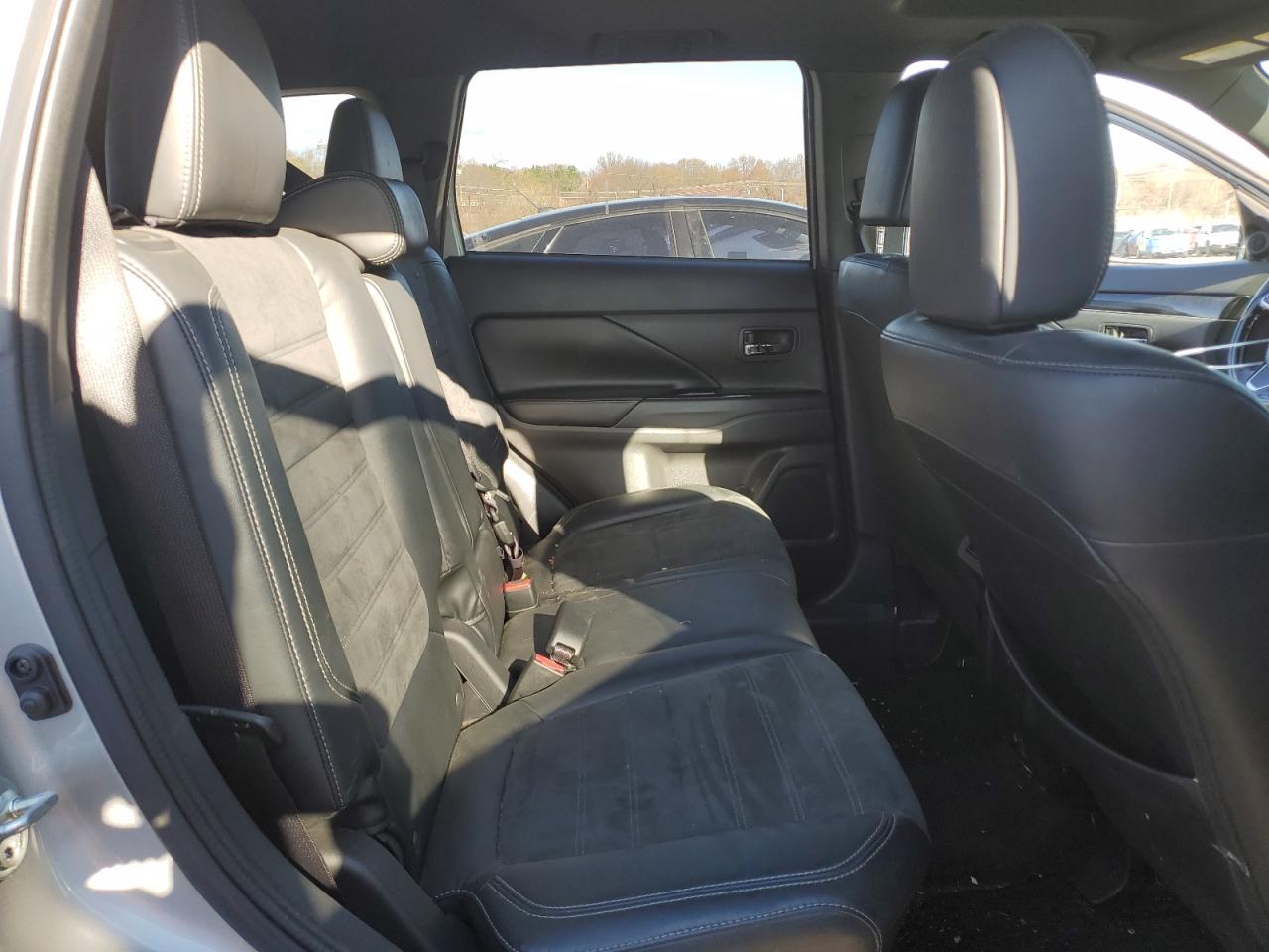 2019 Mitsubishi Outlander - Image 11