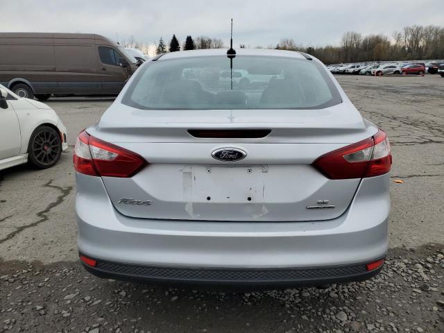 Sedans FORD FOCUS 2014 Silver