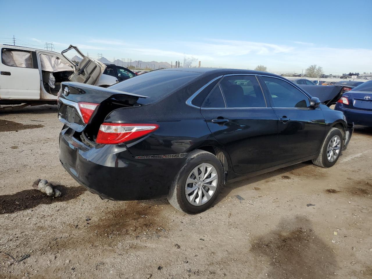 VIN 4T1BF1FK1HU664460 2017 TOYOTA CAMRY no.3