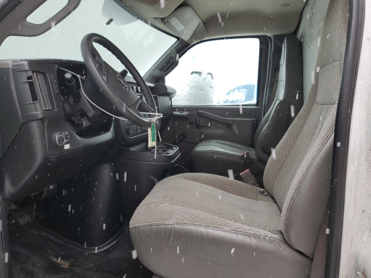 2017 GMC Savana - Image 7