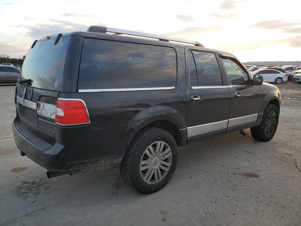 2013 Lincoln Navigator - Image 3