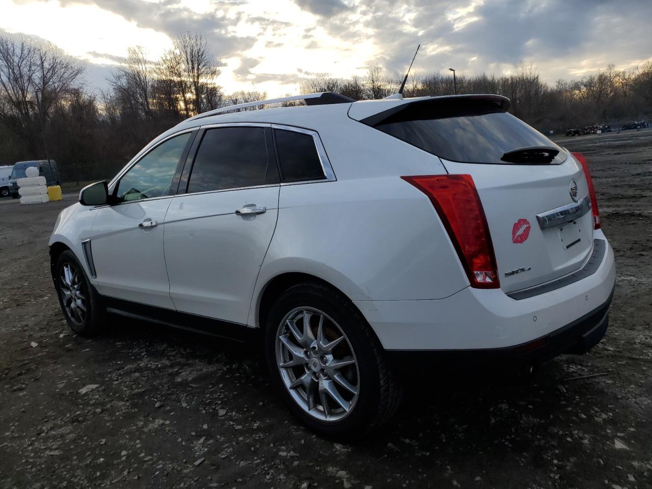 VIN 3GYFNFE30ES546082 2014 CADILLAC SRX no.2