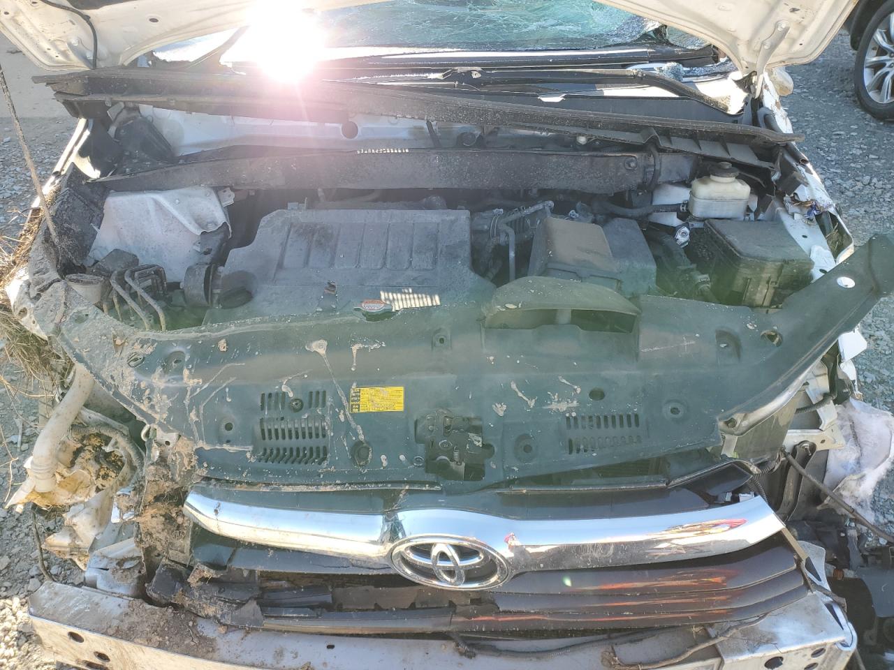 2016 Toyota Highlander - Image 13