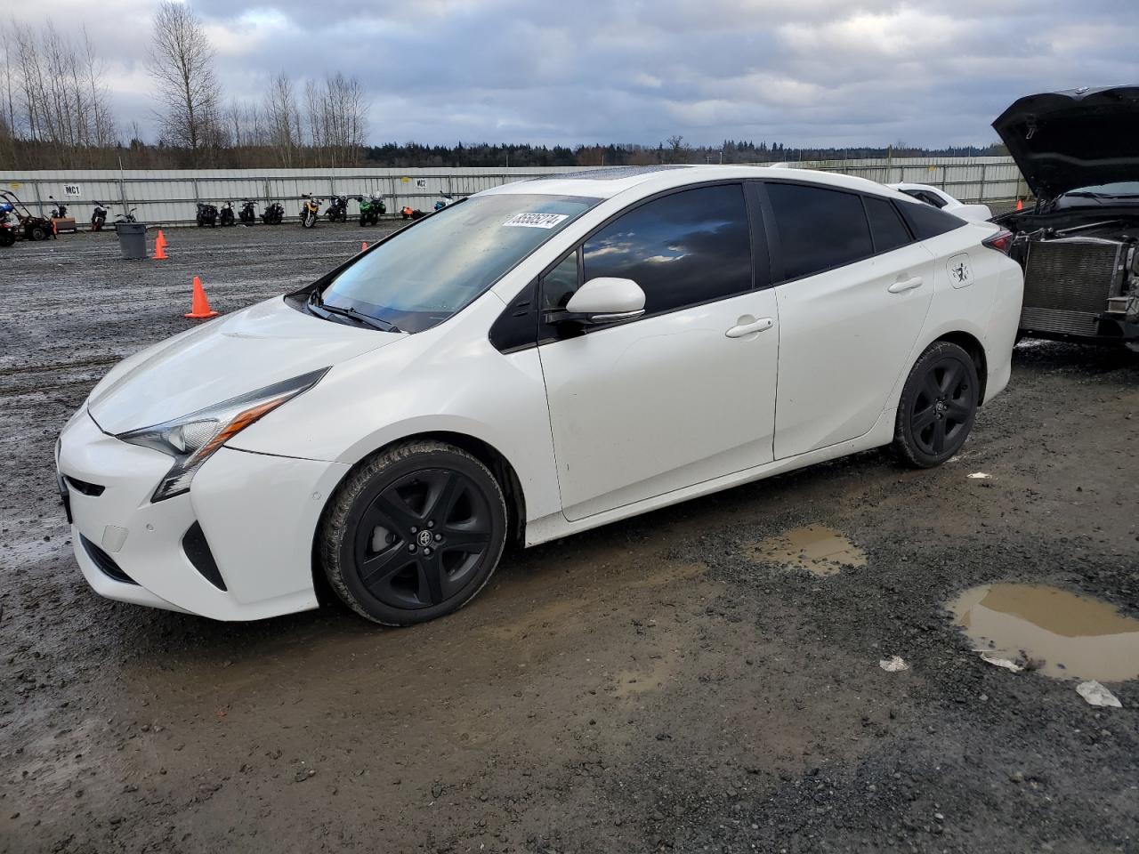 VIN JTDKARFU0J3552960 2018 TOYOTA PRIUS no.1