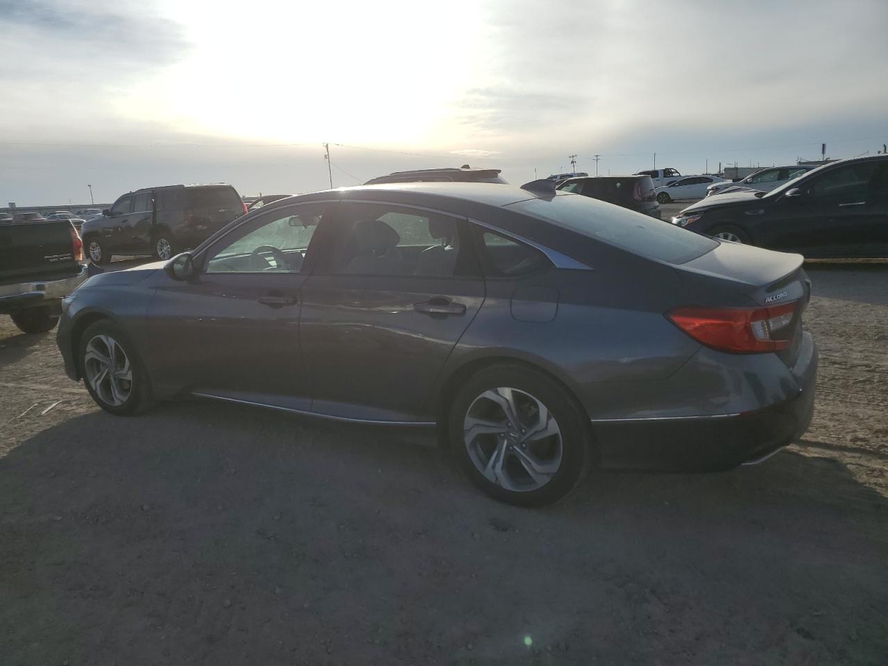 1HGCV1F49JA264538 2018 HONDA ACCORD - Image 2