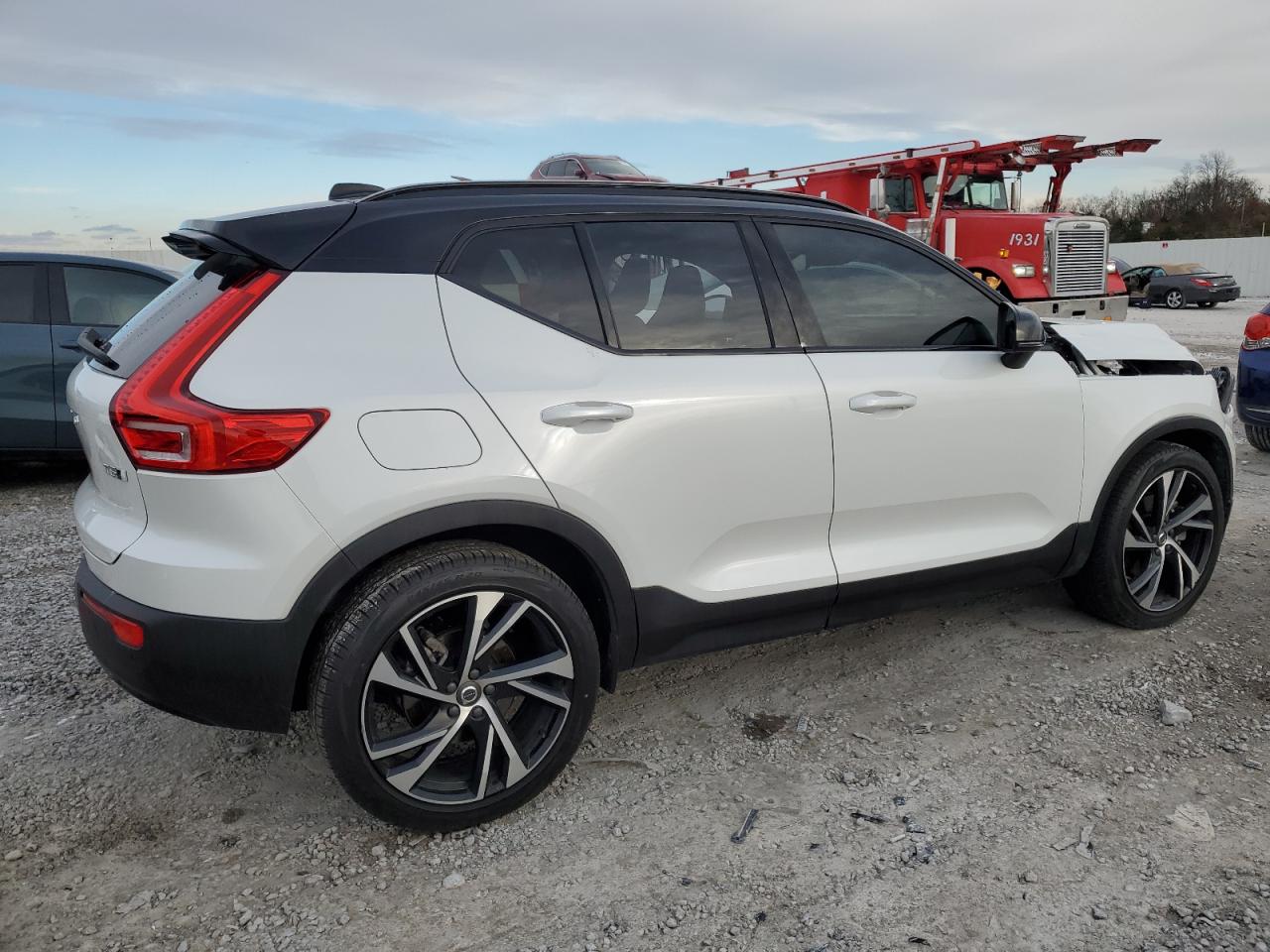 VIN YV4162UM0M2579400 2021 VOLVO XC40 no.3