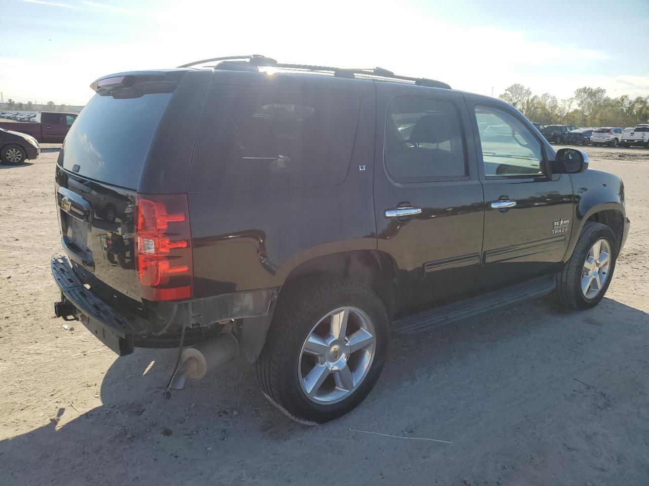 VIN 1GNSKBE07DR137615 2013 CHEVROLET TAHOE no.3