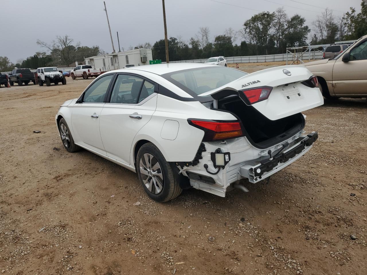 2024 Nissan Altima - Image 2