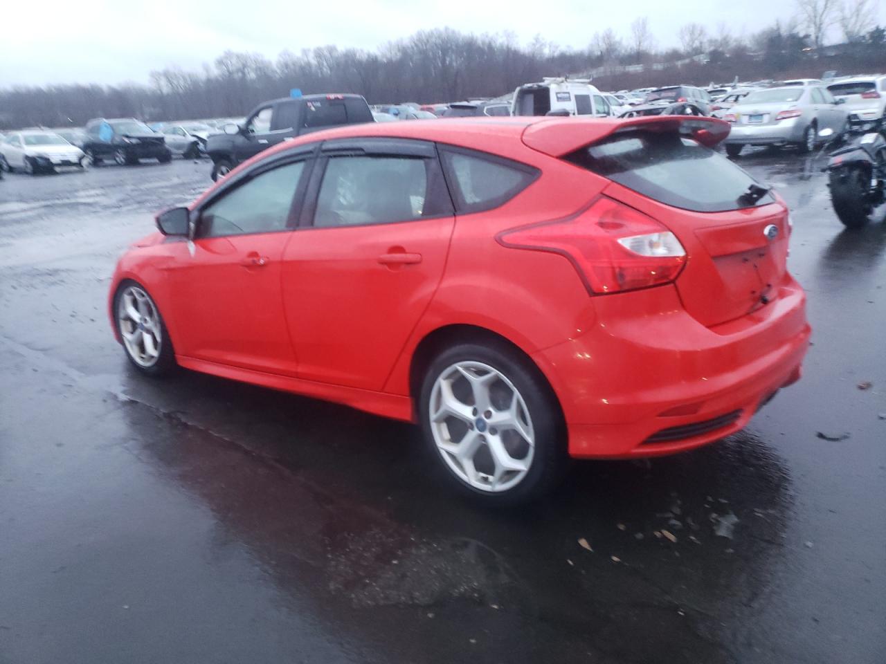 VIN 1FADP3L92DL239827 2013 FORD FOCUS no.2