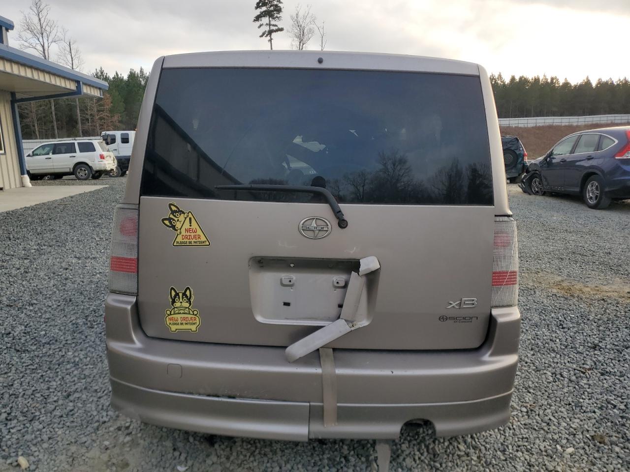 2005 Scion xB - Image 6