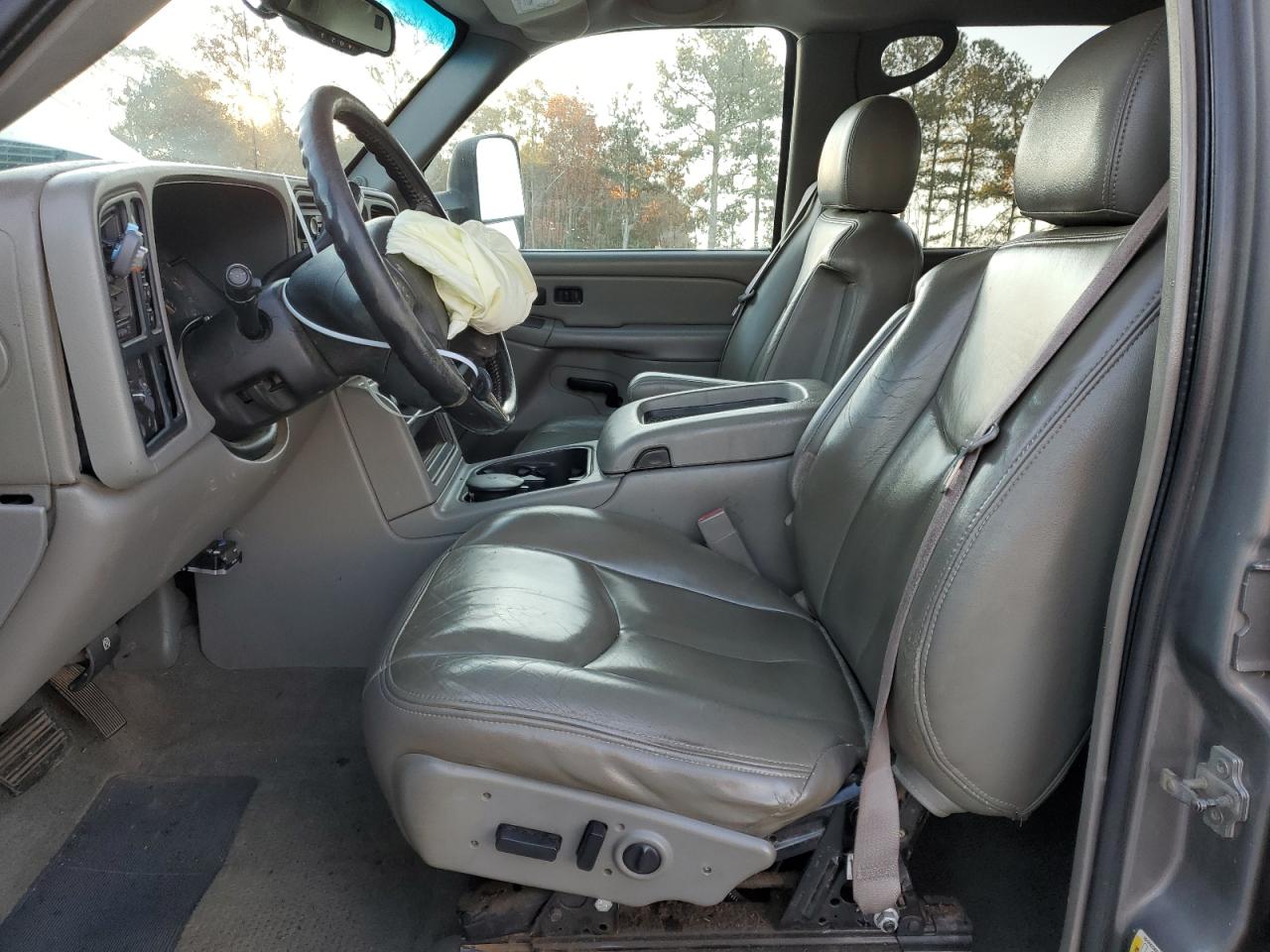 2006 Chevrolet Silverado - Image 7