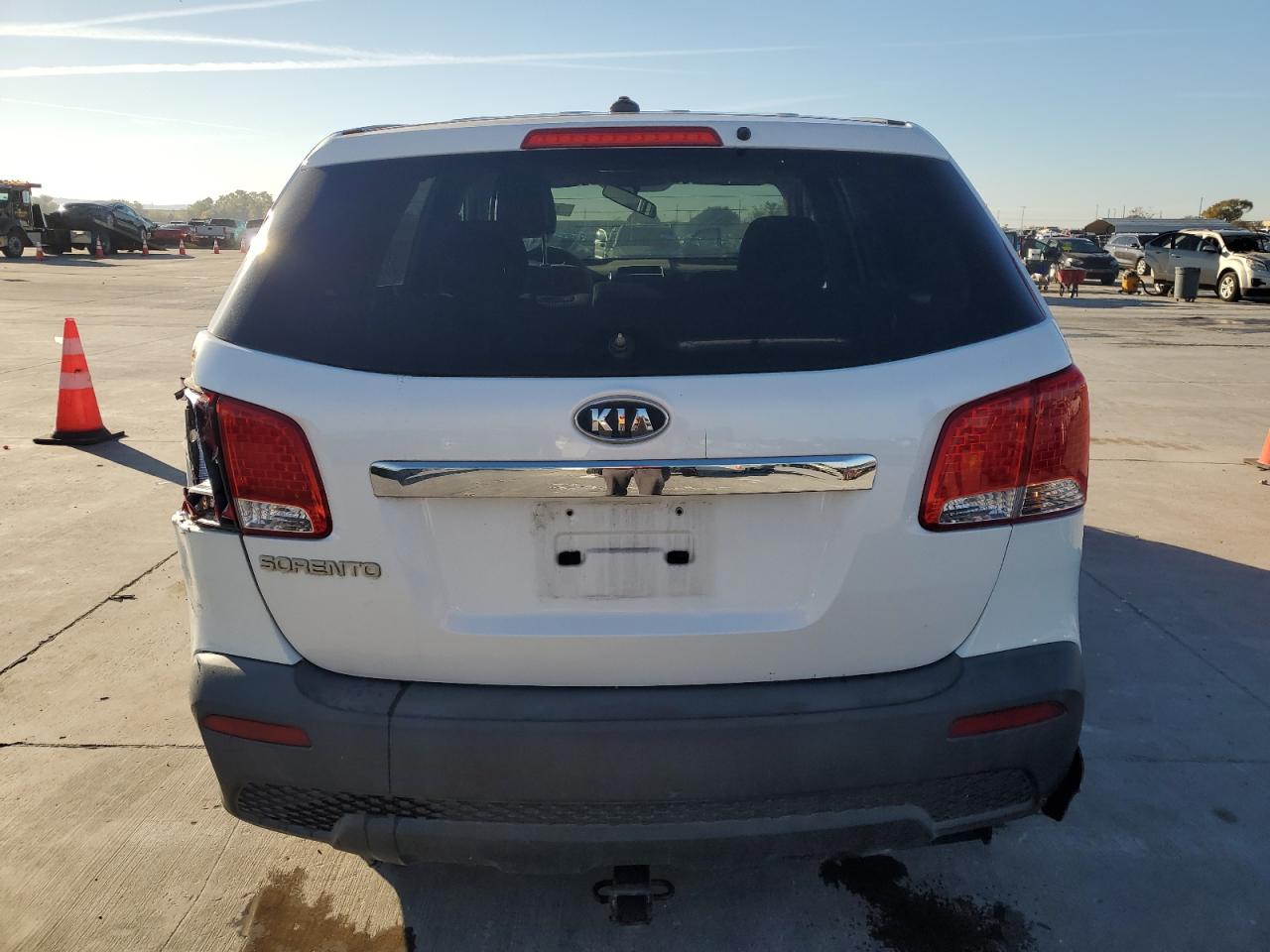 2011 Kia Sorento Base VIN: 5XYKT3A11BG023471 Lot: 83029524