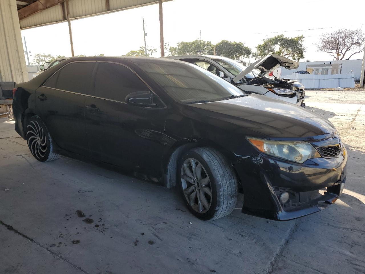 VIN 4T1BF1FK2DU218585 2013 TOYOTA CAMRY no.4