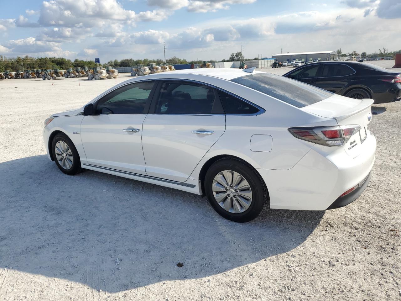 KMHE24L14GA022692 2016 HYUNDAI SONATA - Image 2