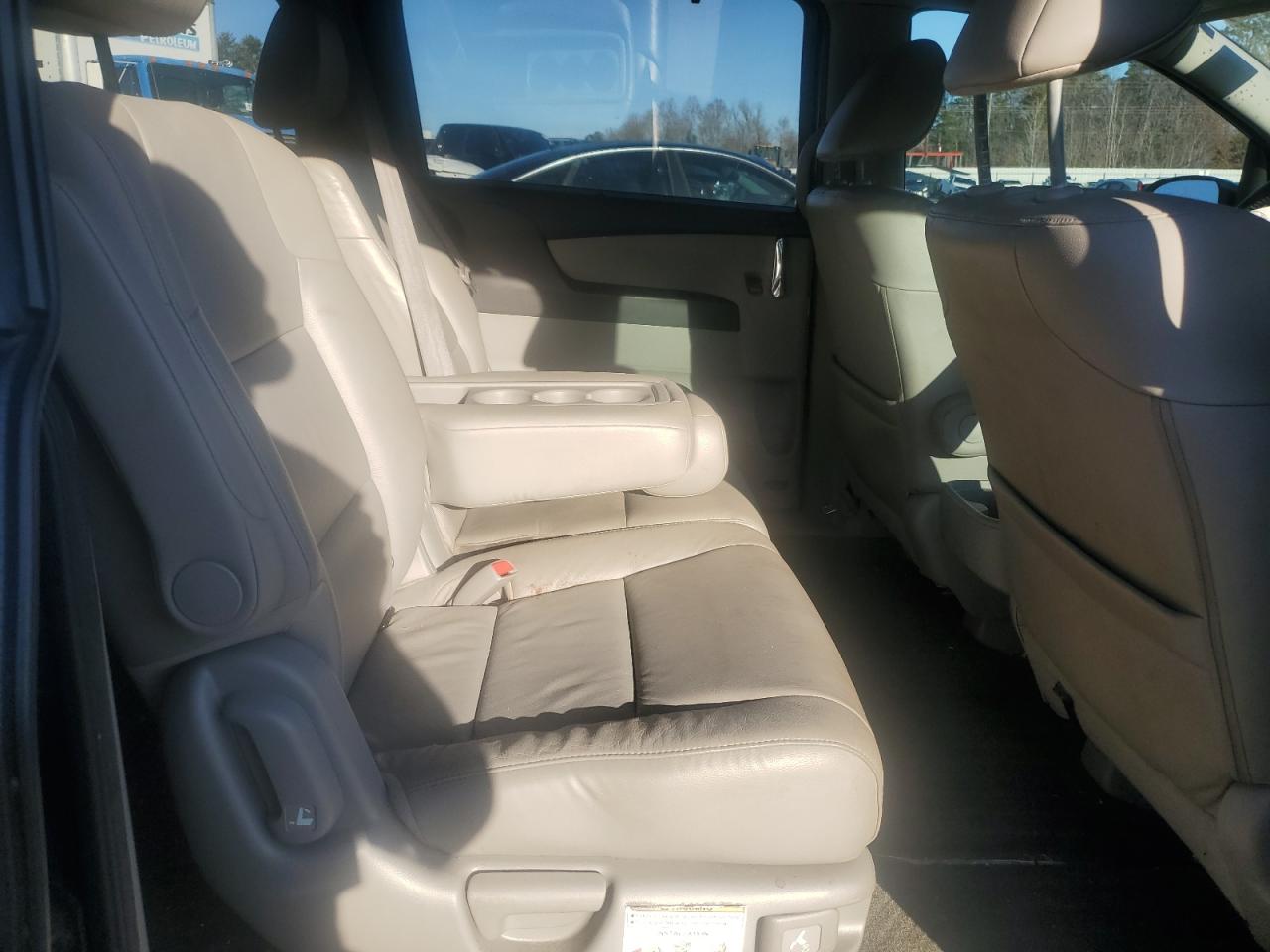 2015 Honda Odyssey - Image 11
