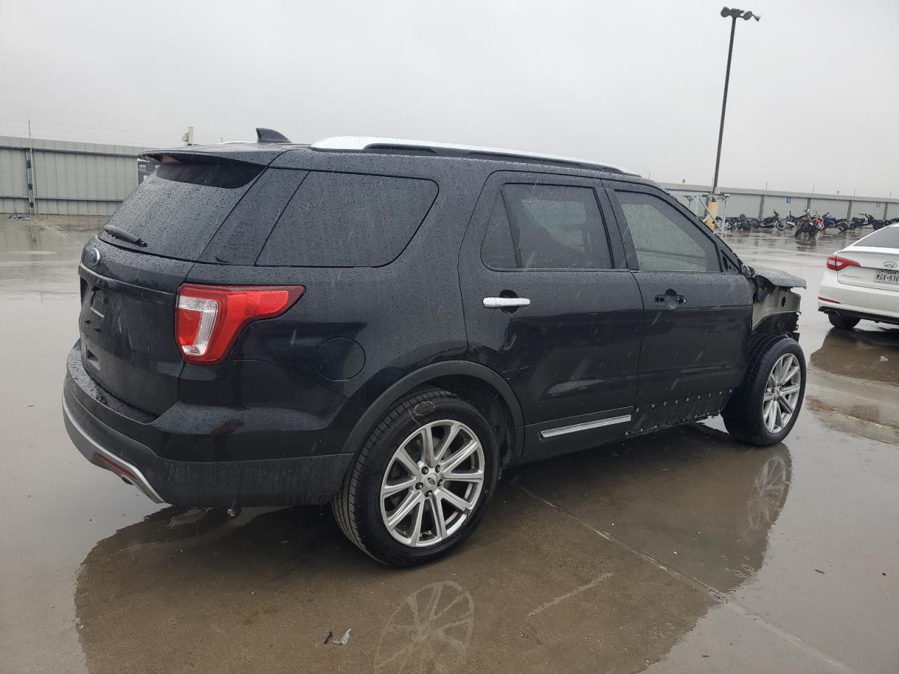 VIN 1FM5K7F8XHGC06558 2017 FORD EXPLORER no.3