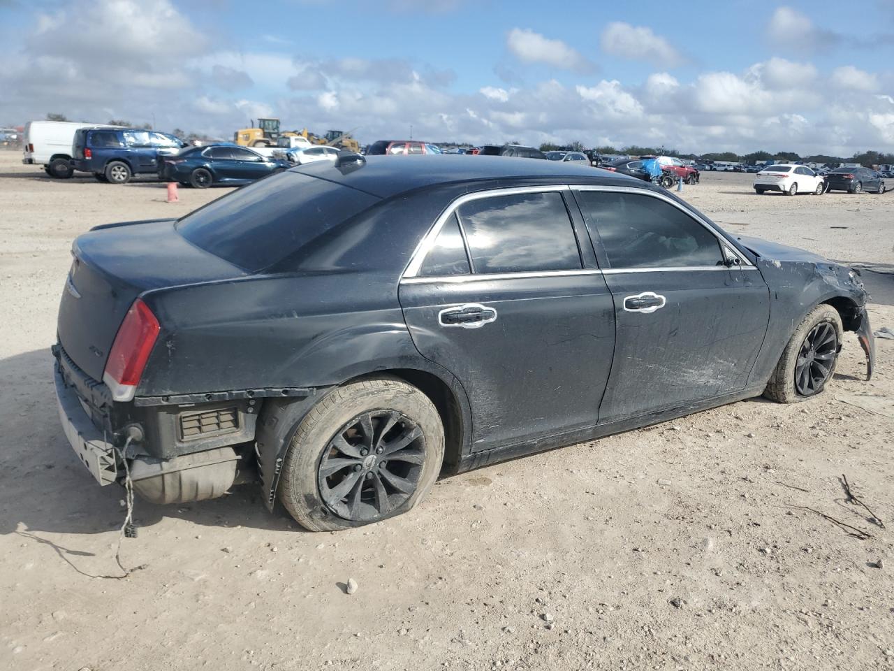2018 Chrysler 300 - Image 3