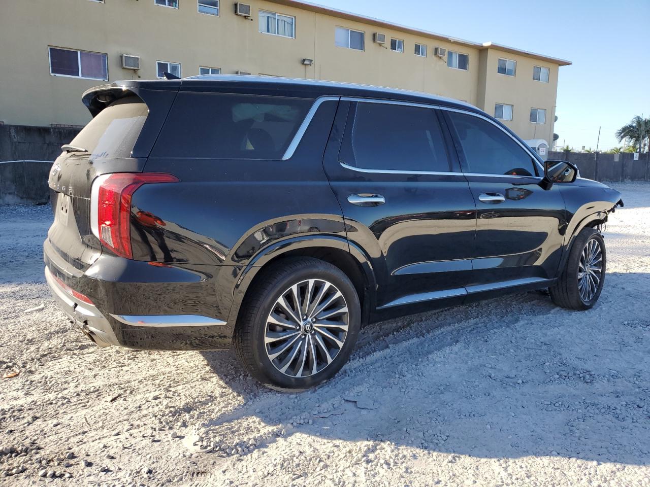 2023 Hyundai Palisade - Image 3