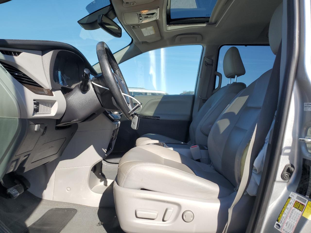 2020 Toyota Sienna - Image 7