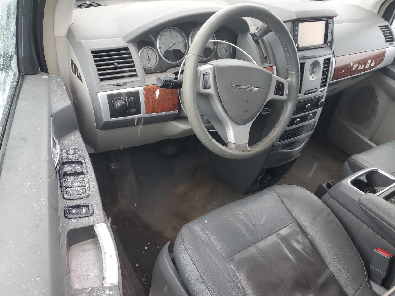 2008 Chrysler Town & Country - Image 8