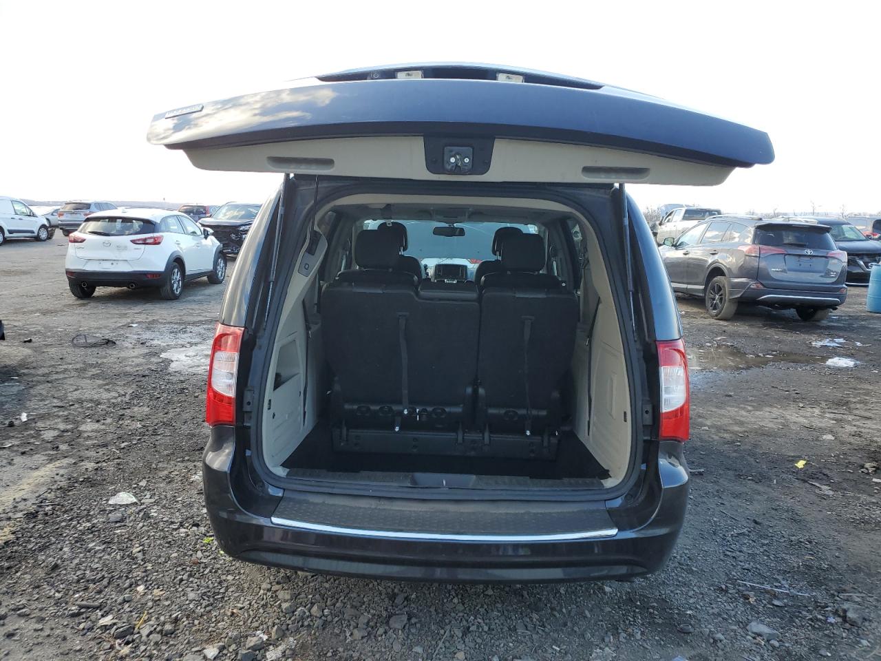 2014 Chrysler Town & Country - Image 6