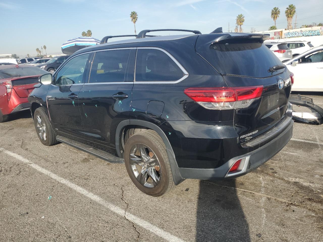 2017 Toyota Highlander - Image 2
