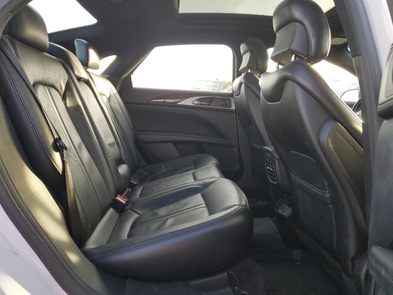 2017 Lincoln MKZ - Image 10